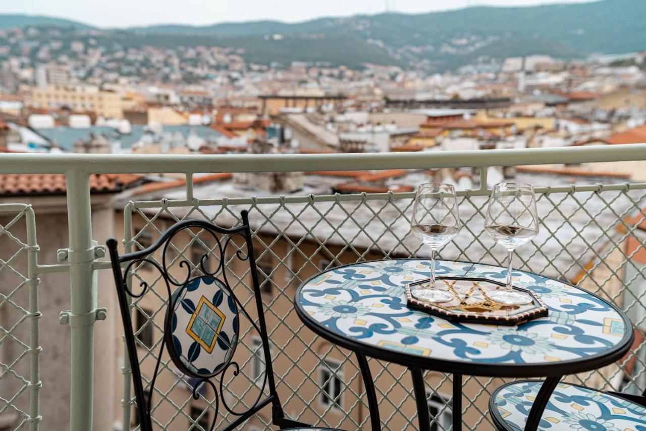 Apartamento San Giusto Elegante Bilocale Con Balcone E Vista Trieste Exterior foto