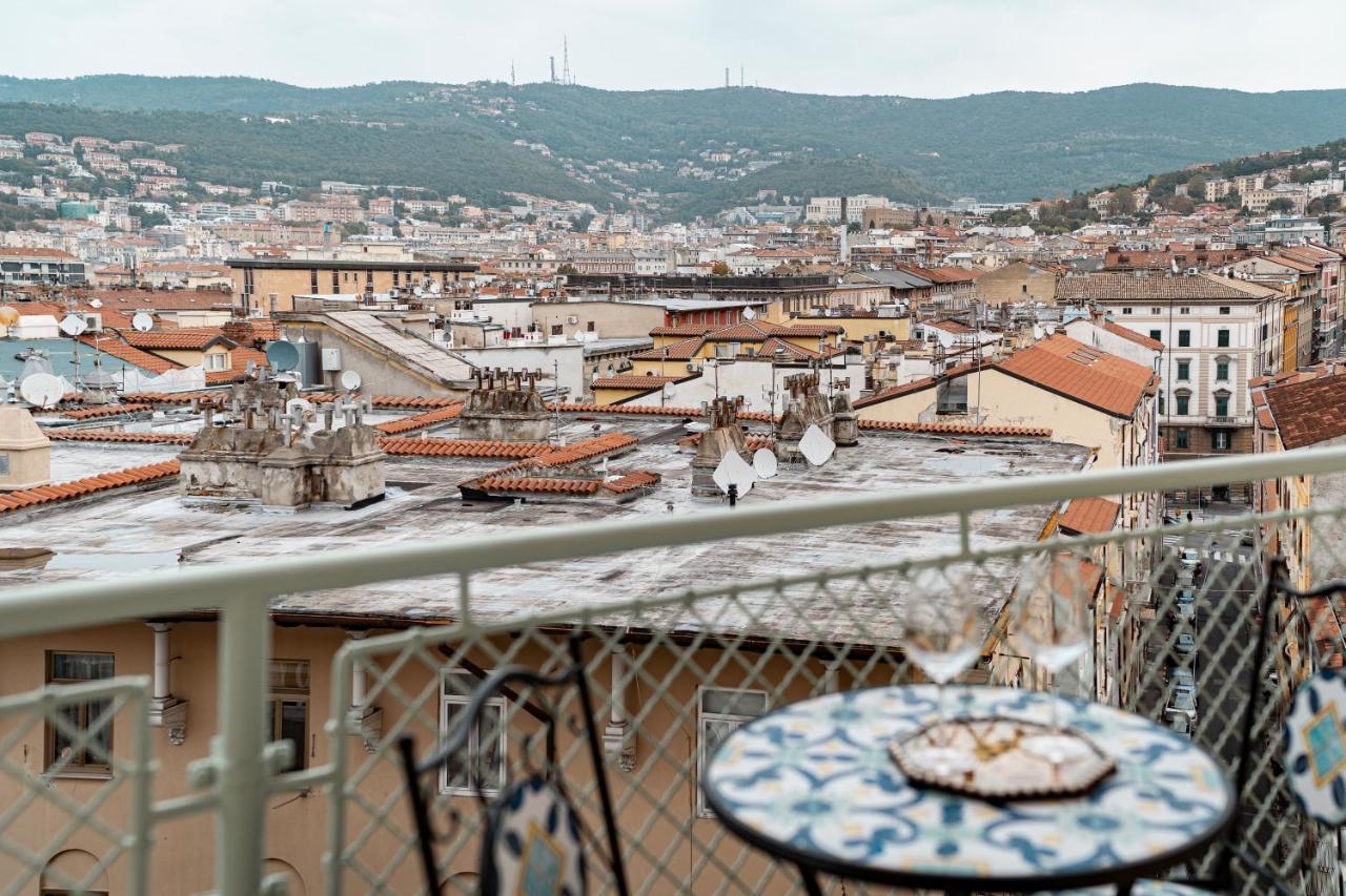 Apartamento San Giusto Elegante Bilocale Con Balcone E Vista Trieste Exterior foto