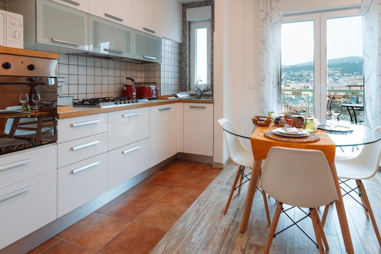 Apartamento San Giusto Elegante Bilocale Con Balcone E Vista Trieste Exterior foto