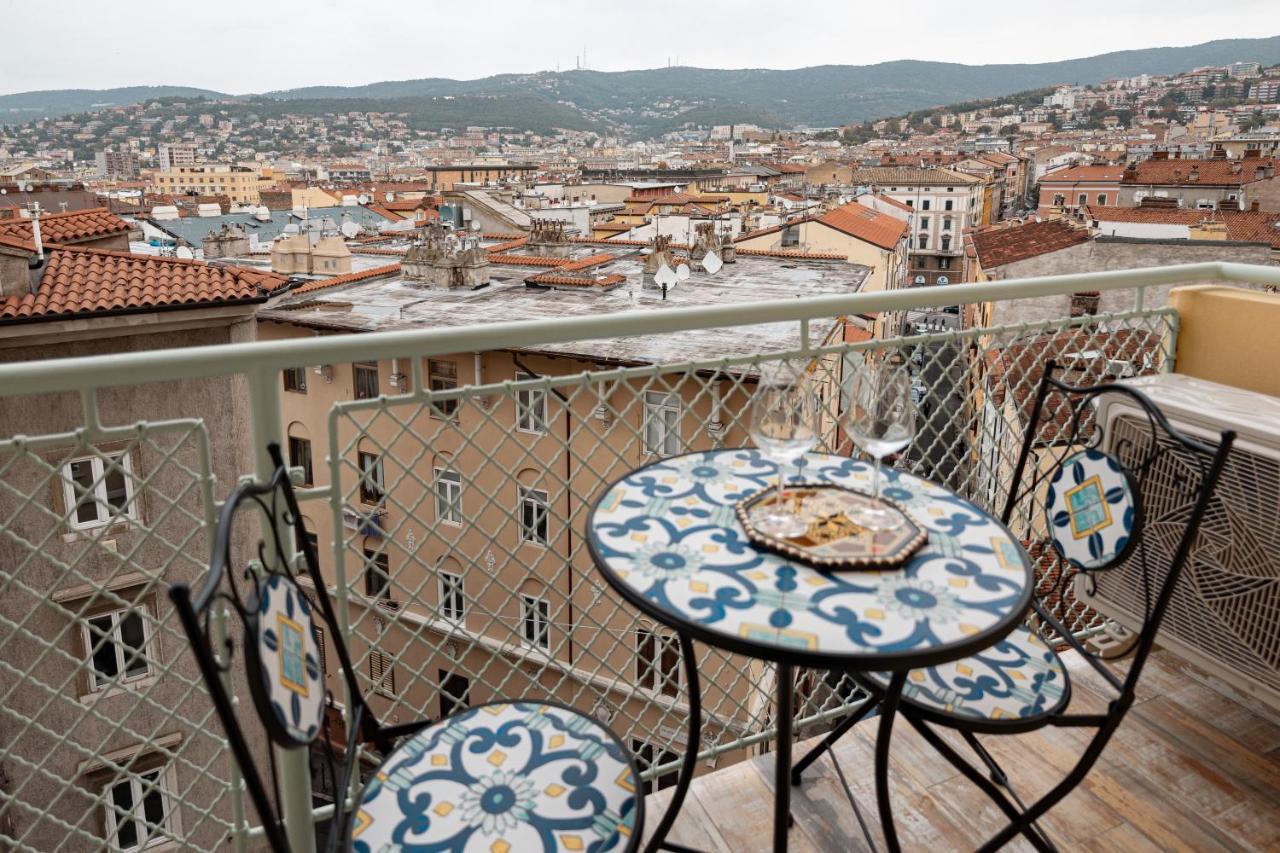 Apartamento San Giusto Elegante Bilocale Con Balcone E Vista Trieste Exterior foto